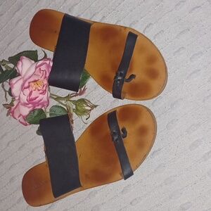 Lucky Brand pre-loved Black Leather Toe Thong Sandal, size 7.5